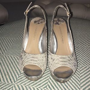 Donald J. Pliner Silver Pumps Size 7 EUC